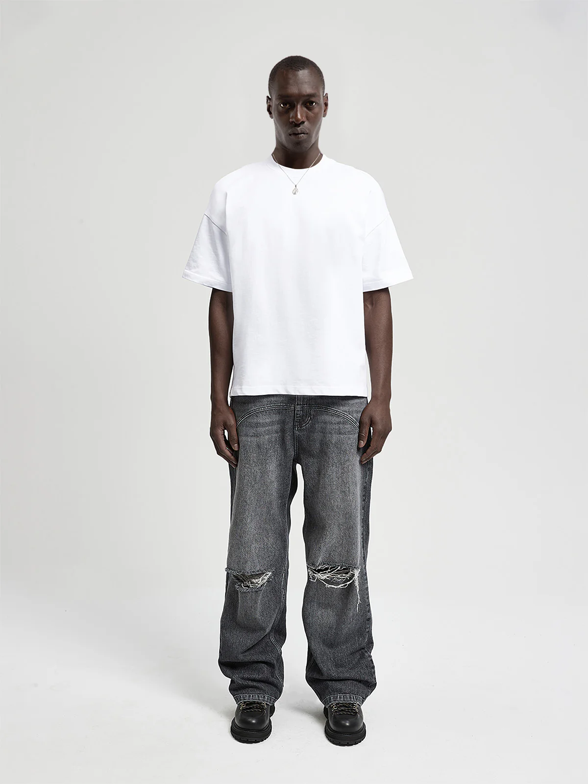 DESTROYED TROU DENIM - WASHED GREY - Image 6
