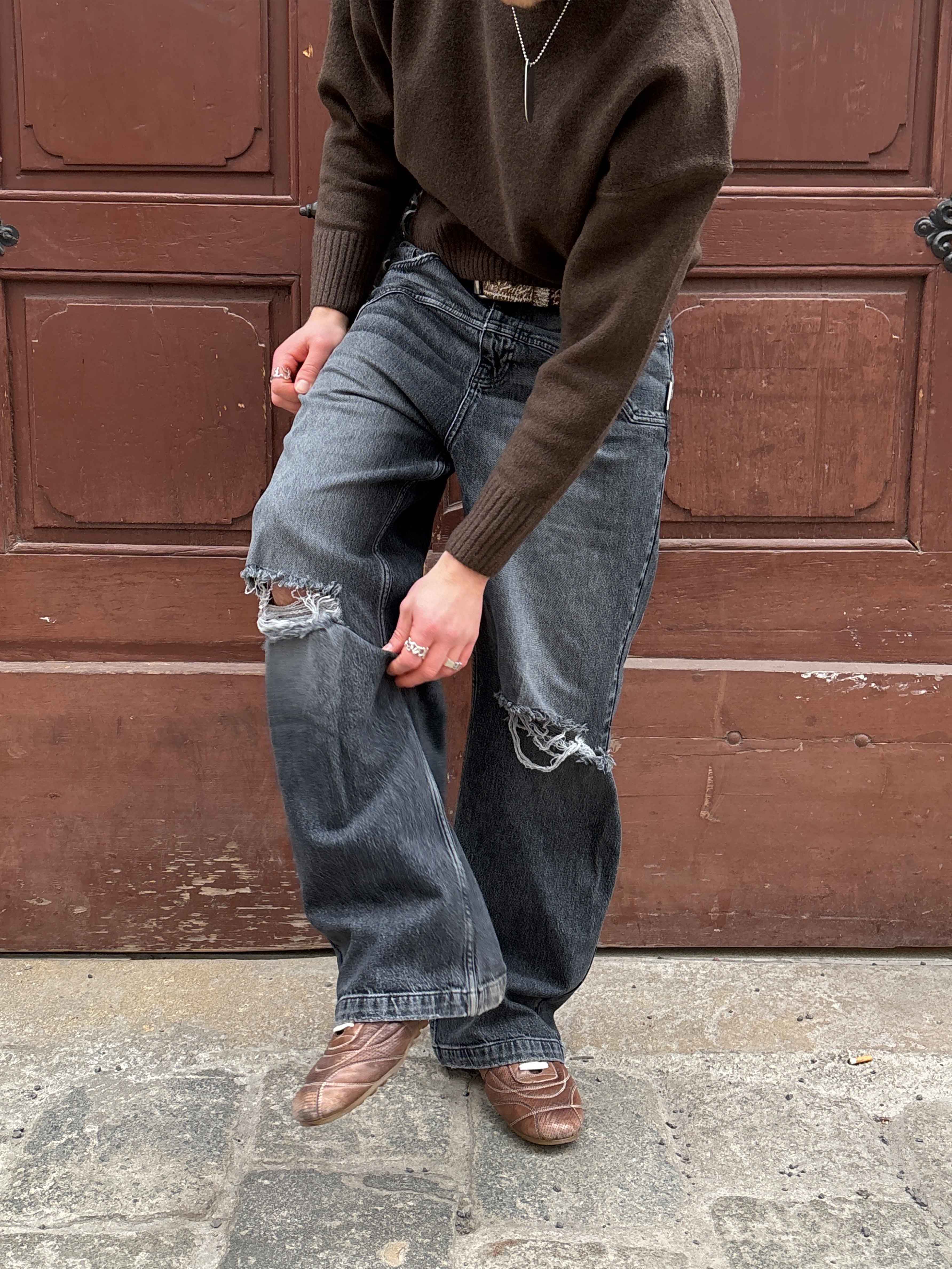 DESTROYED TROU DENIM - WASHED GREY - Image 9