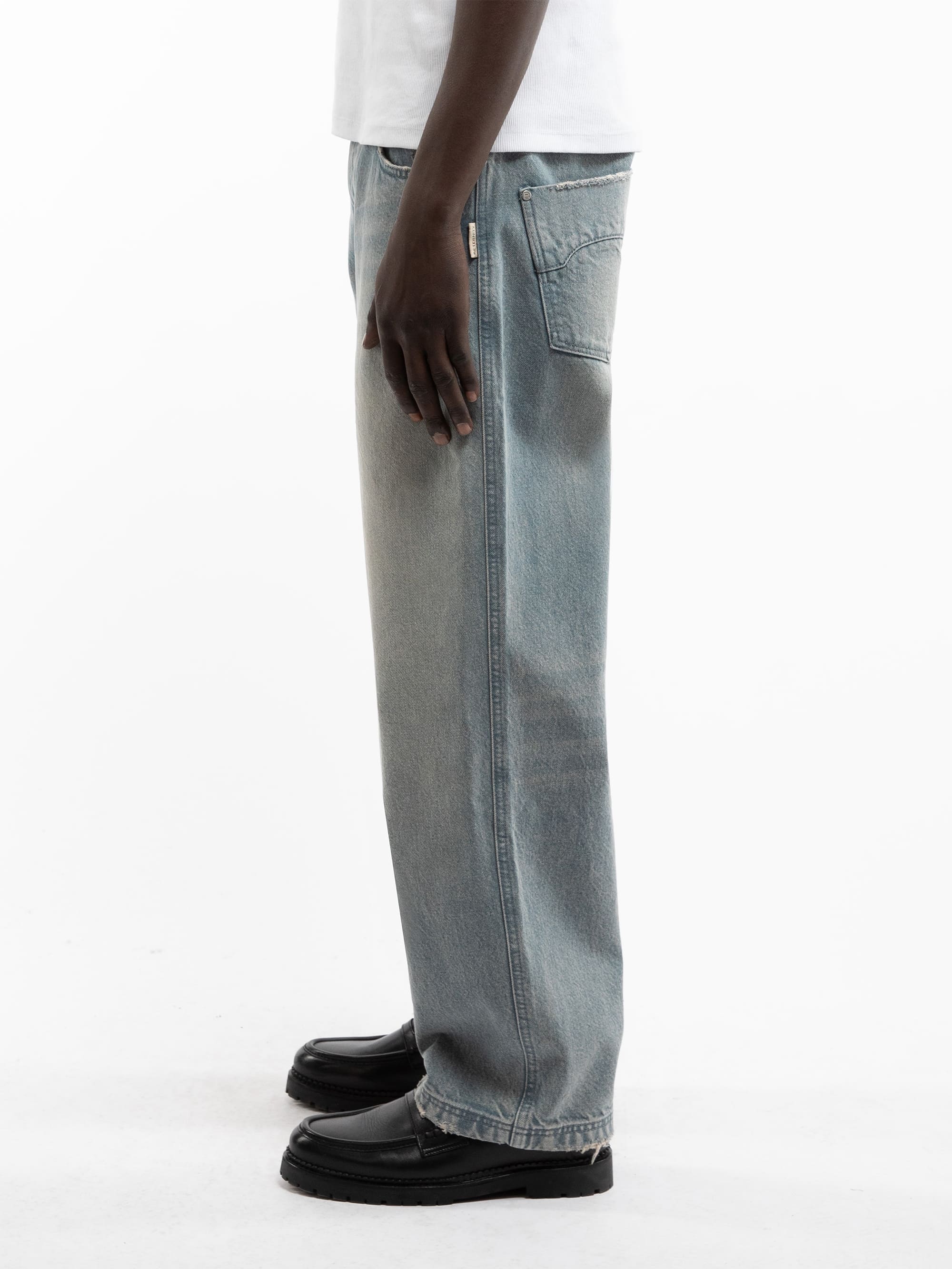 ESSENTIAL STRAIGHT FIT DENIM - LIGHT BLUE - Image 4