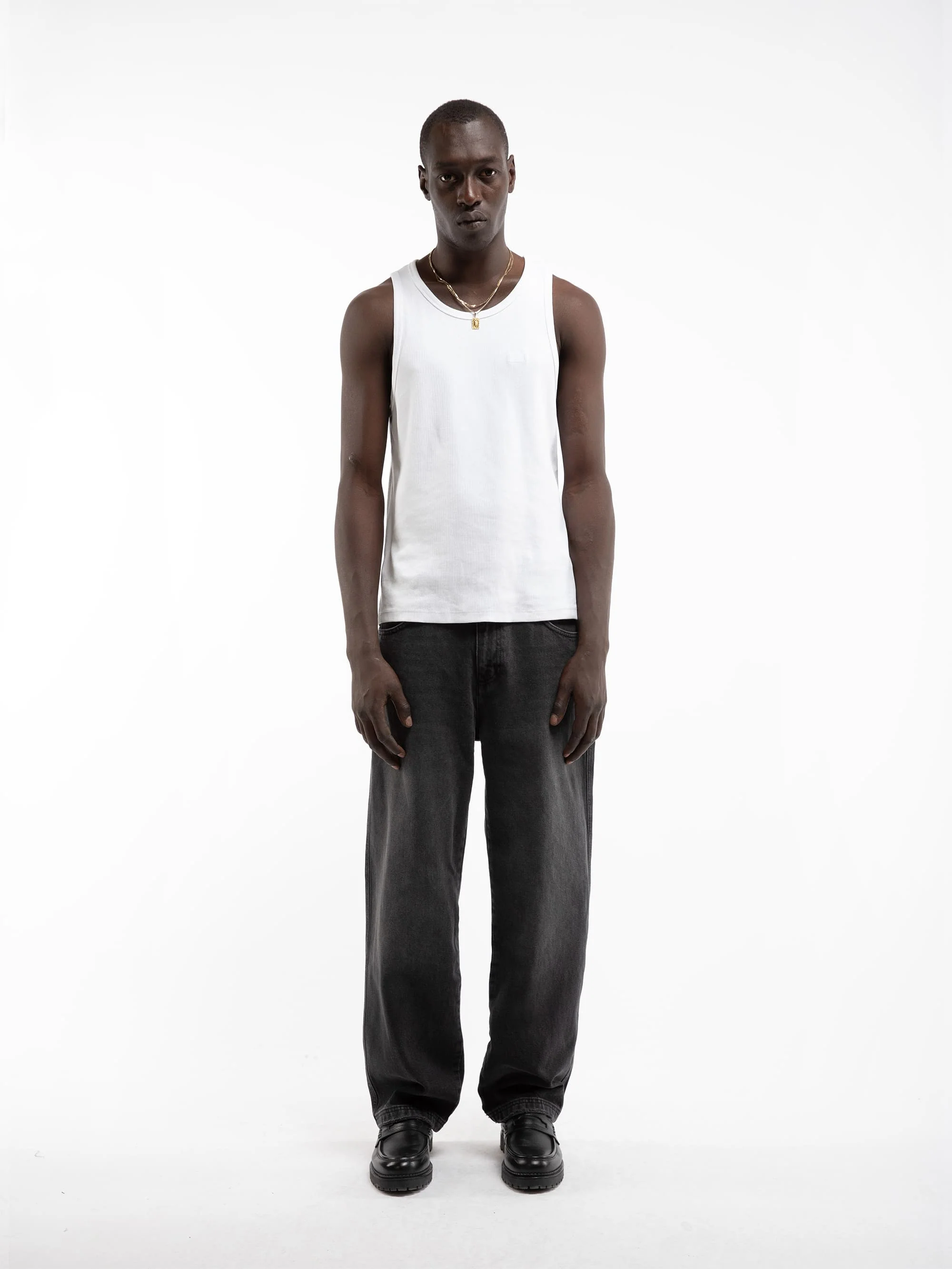 ESSENTIAL STRAIGHT FIT DENIM - WASHED BLACK - Image 6