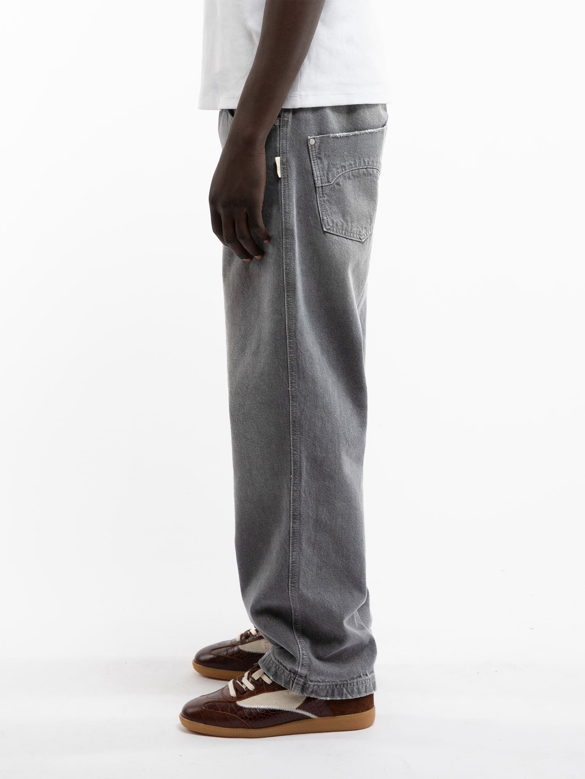 ESSENTIAL STRAIGHT FIT DENIM - WASHED GREY - Image 4