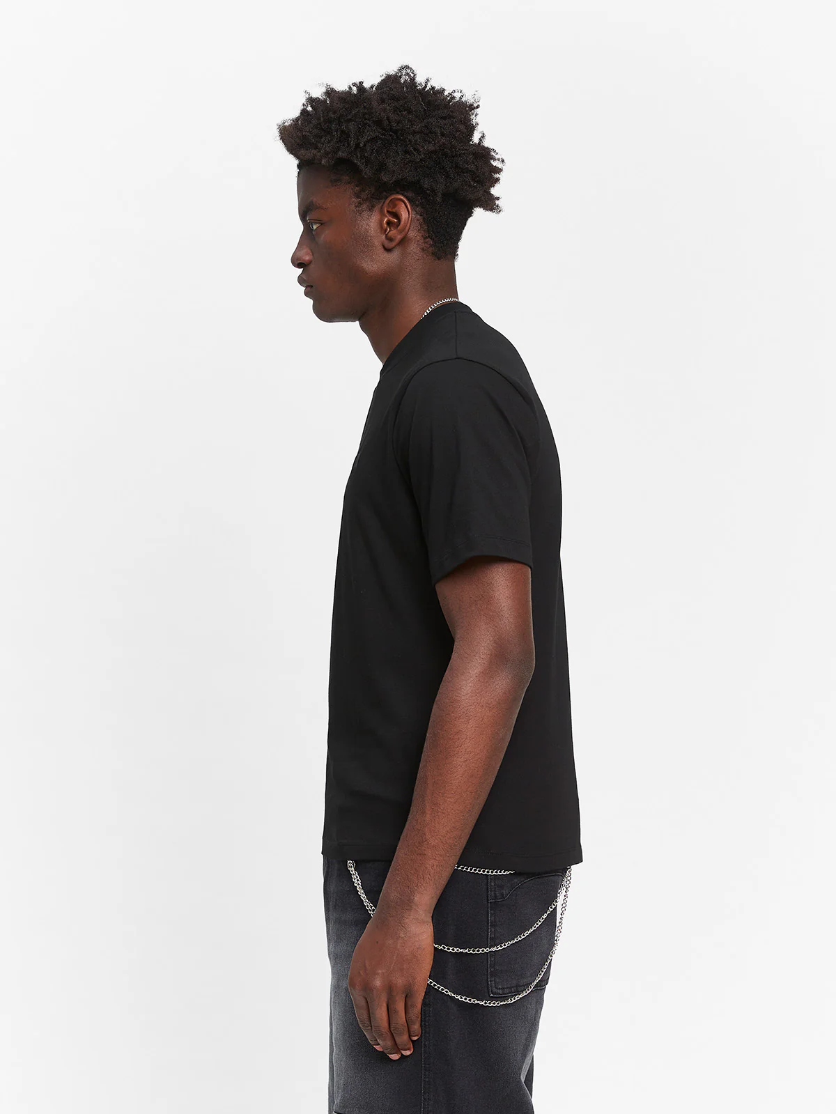 SIGNE FITTED T-SHIRT - BLACK - Image 4
