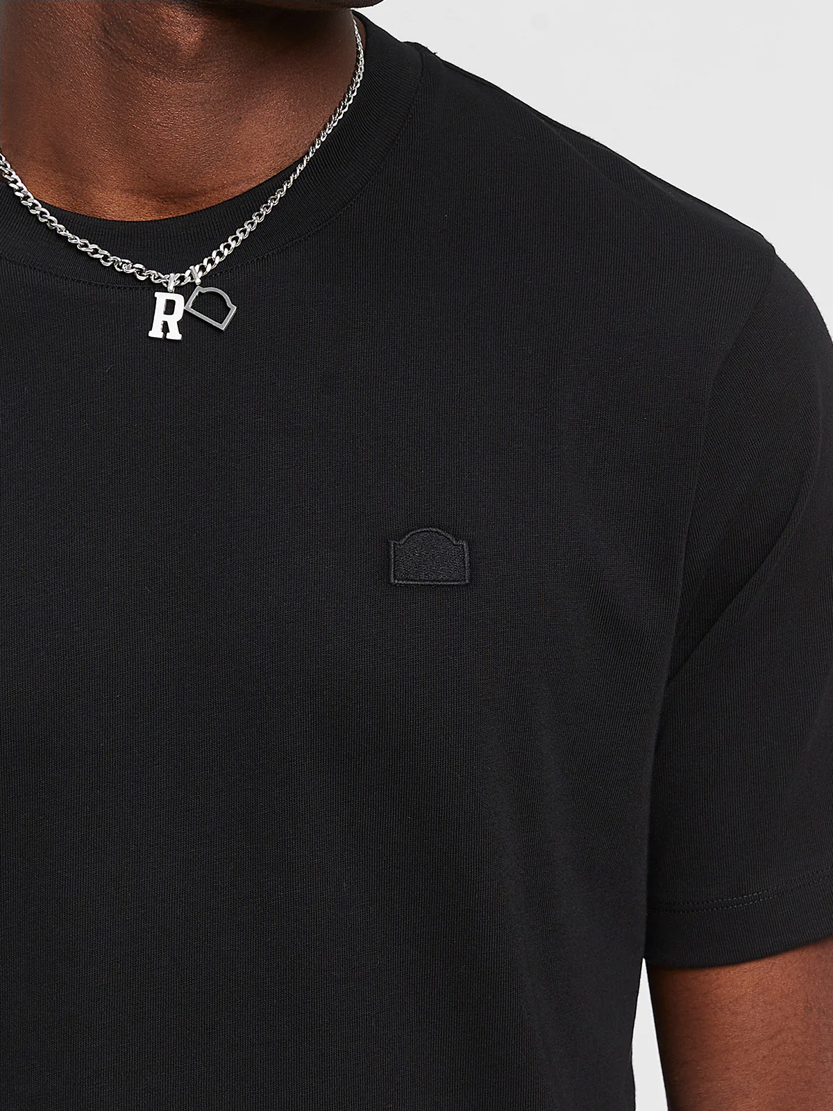 SIGNE FITTED T-SHIRT - BLACK - Image 7