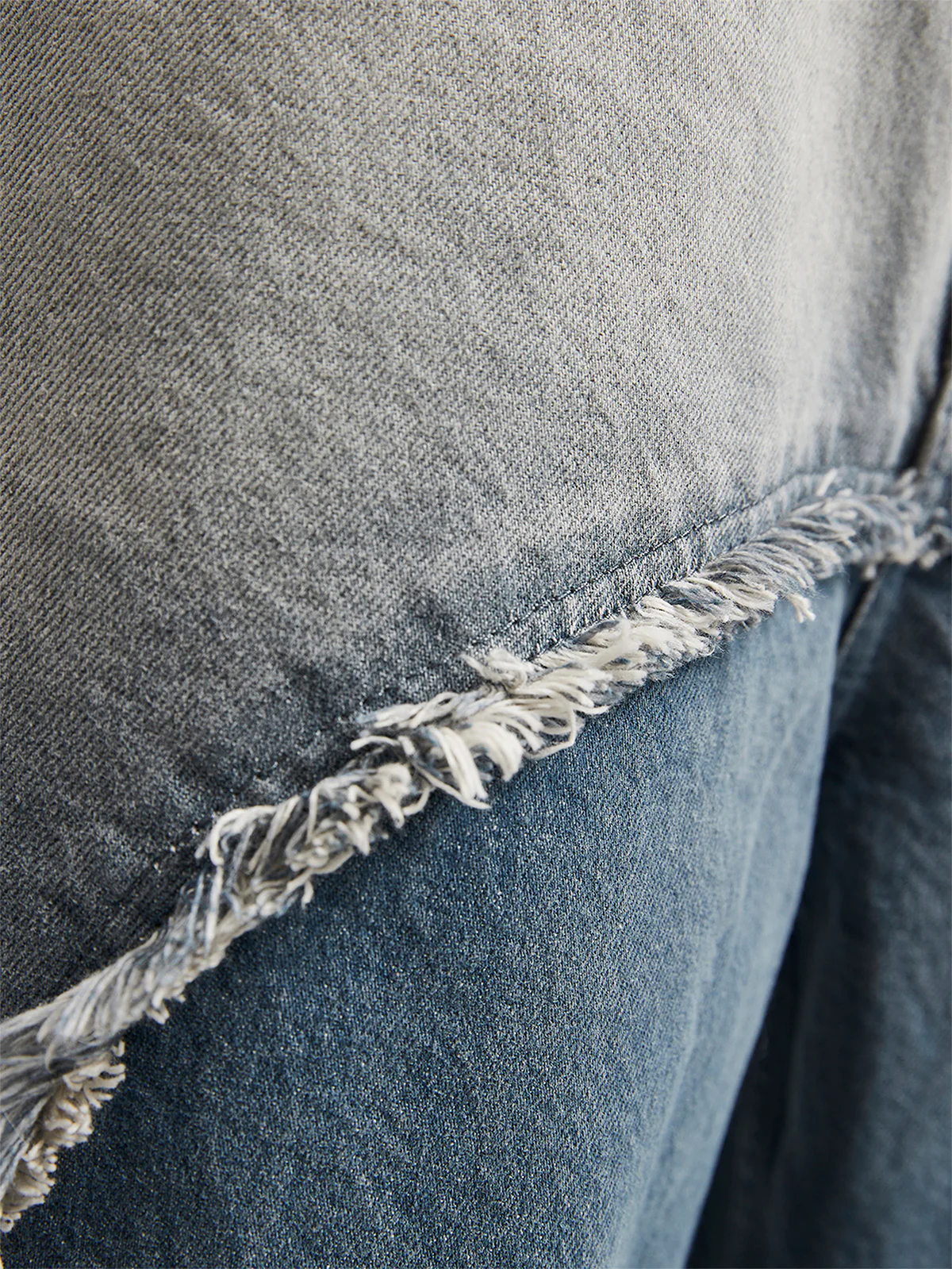 SPRAYED SPLIT DENIM  - WASHED BLUE - Image 8