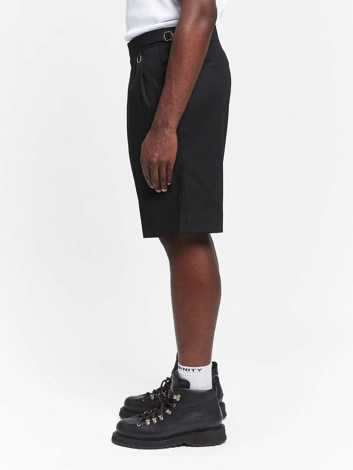 TAILORED BAGGY SHORTS - BLACK - Image 4