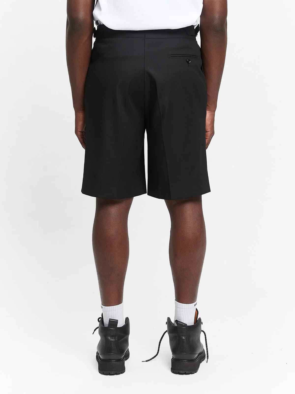 TAILORED BAGGY SHORTS - BLACK - Image 5