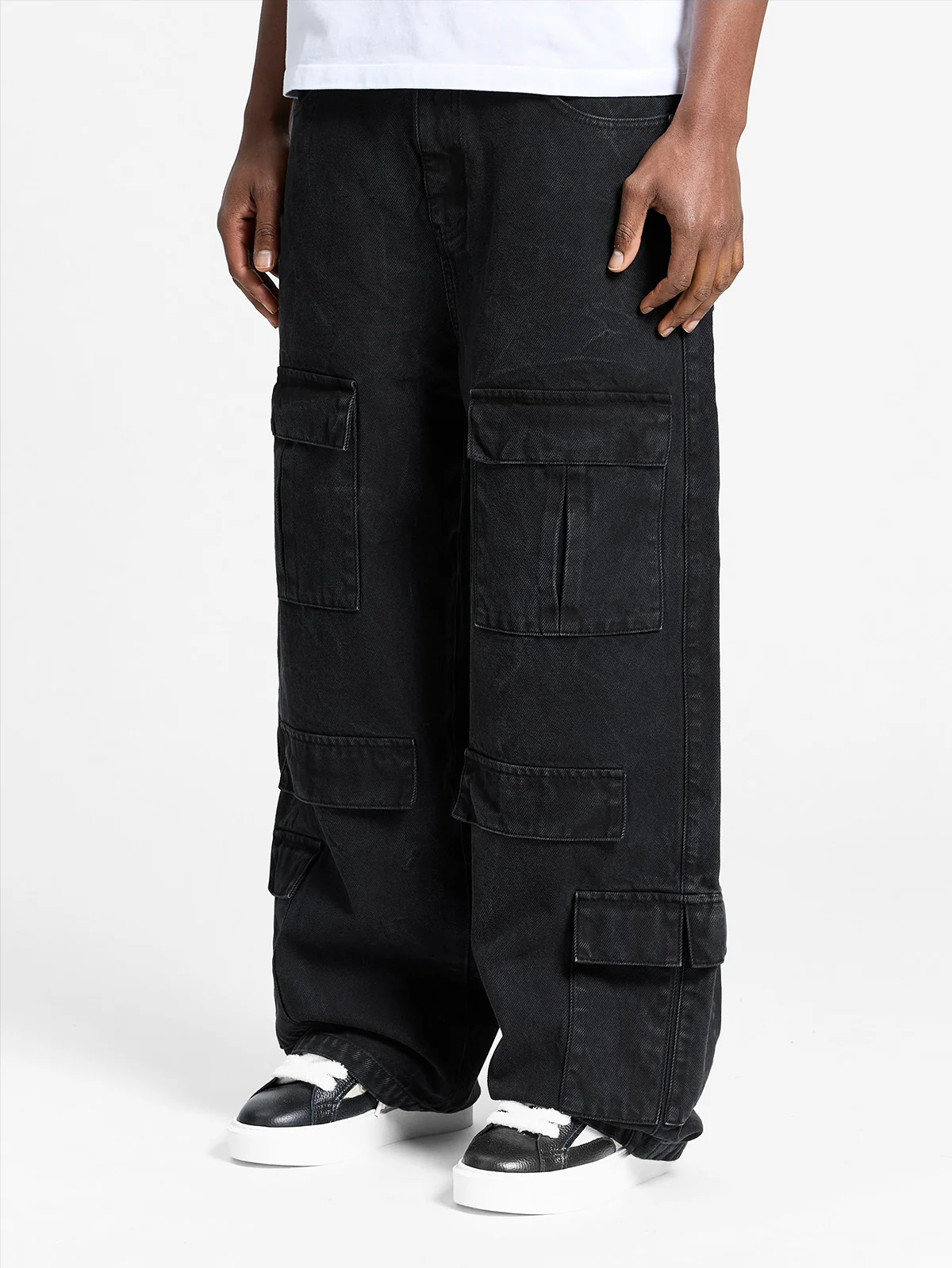 WRINKLED CANVAS CARGO PANTS - BLACK - Image 3