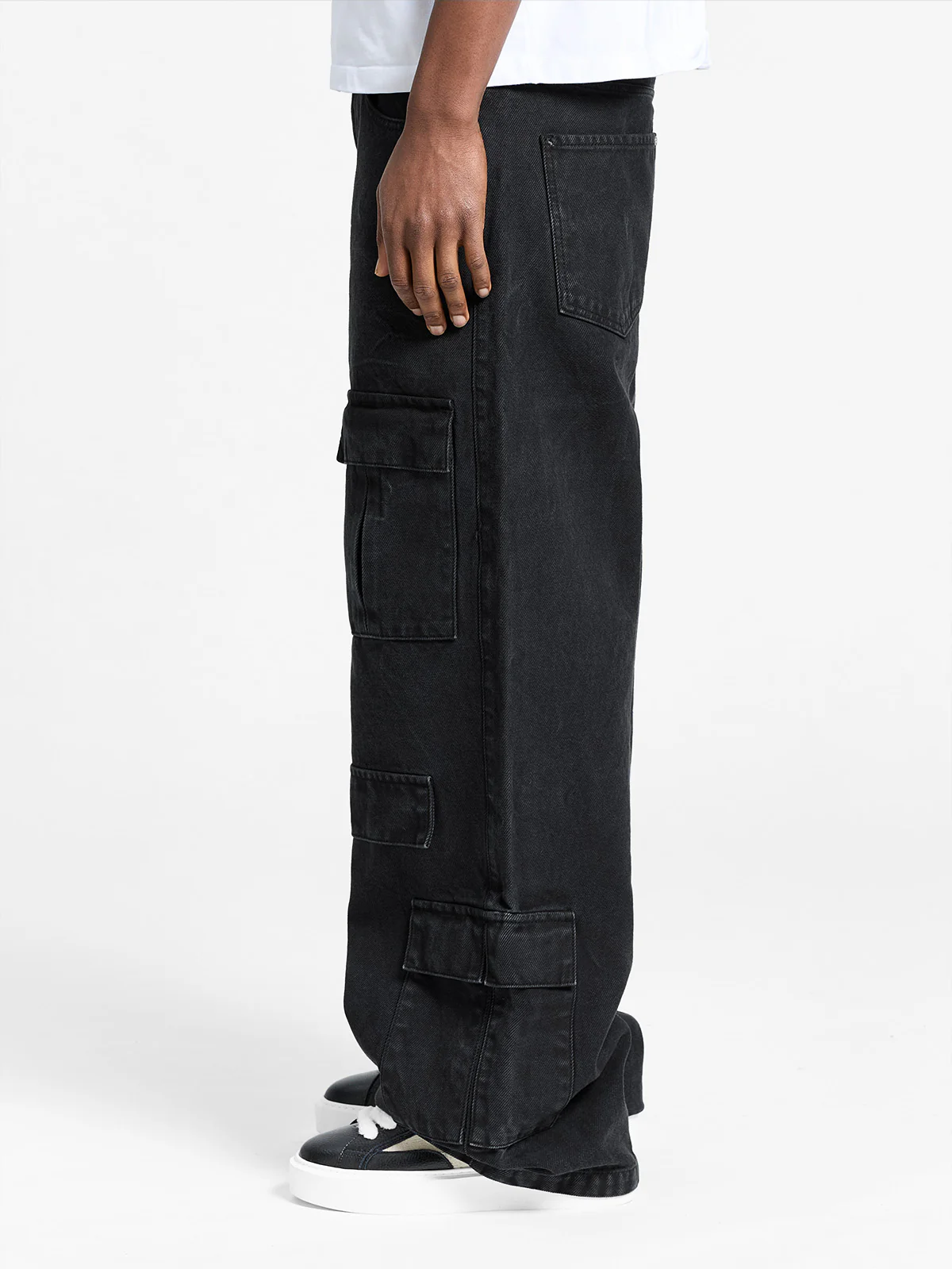 WRINKLED CANVAS CARGO PANTS - BLACK - Image 4